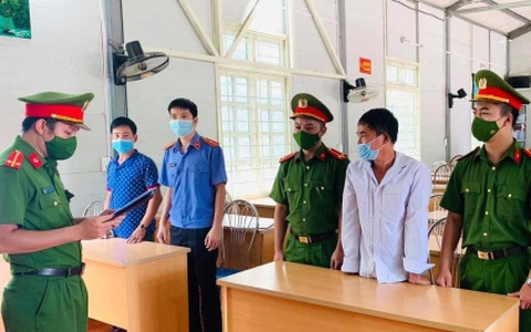 Hòa giải không thành, chồng tẩm xăng giết vợ