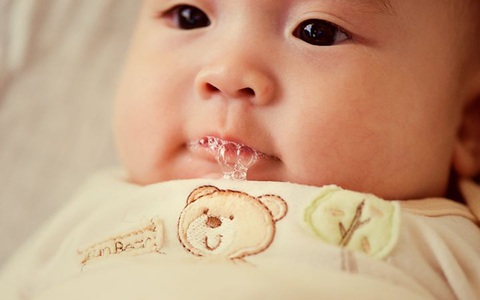 Nước bọt được coi là "báu vật" bởi có 7 lợi ích tuyệt vời này