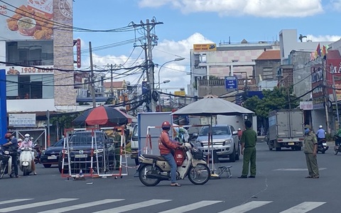 KHẨN: TP.HCM cho phép một số nhân viên siêu thị, cửa hàng tiện lợi được ra đường sau 18 giờ