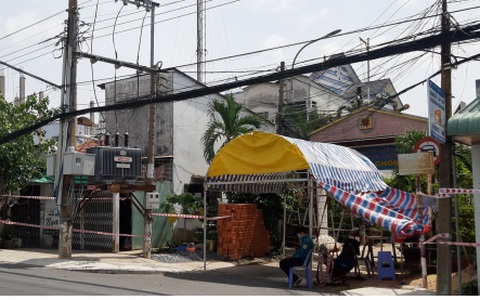 Nỗ lực đưa hàng thiết yếu vào vùng phong tỏa