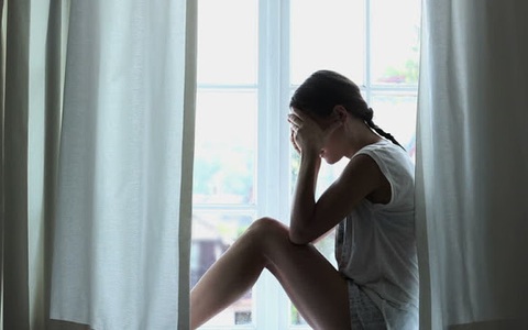 Đang yên lành, chồng bỗng đưa tờ giấy nợ rồi yêu cầu tôi một chuyện ngang trái