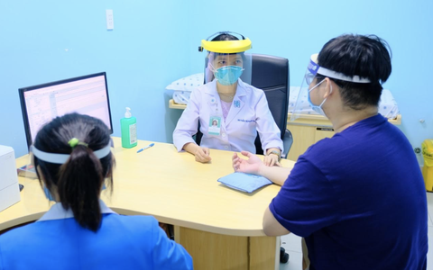 Bác sĩ hướng dẫn cách chăm sóc người bệnh bị di chứng kéo dài sau nhiễm COVID-19