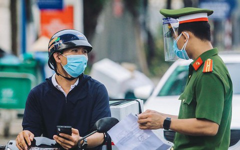Hà Nội: Xem xét dừng kiểm tra giấy đi đường ở 19 quận, huyện bình thường mới