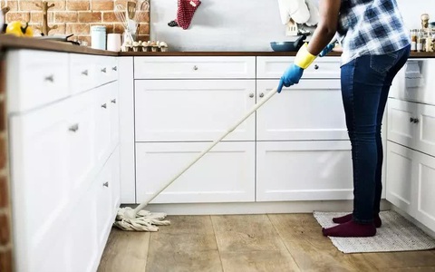 Bạn thường xuyên lau sàn nhà bếp nhưng có biết lau thế nào là đúng?