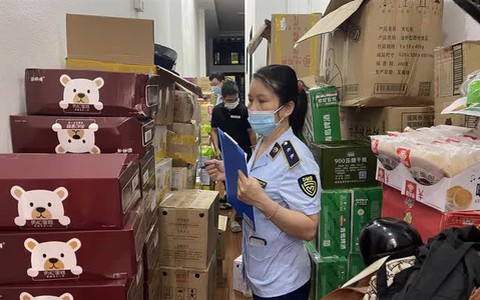 Bắt hàng tấn bánh trung thu không rõ nguồn gốc