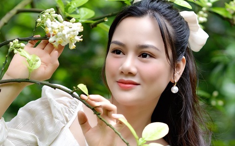 11 tháng 5 ngày: Mẹ Nhi hóa ra chính là bà Cúc Hướng dương ngược nắng, nhan sắc đúng chuẩn cành vàng lá ngọc
