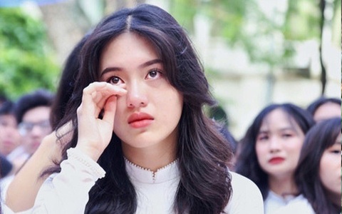 Học trò cuối cấp hụt hẫng vì phải khai giảng qua màn hình, thầy giáo chủ nhiệm tinh ý gửi một tin nhắn ngắn gọn mà an ủi vô cùng