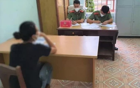 Bị xử phạt khi ra đường không cần thiết, cô gái cay cú lên mạng xúc phạm công an