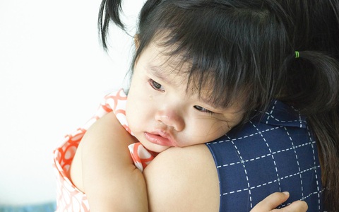 Tại sao con đòi ôm sau khi bị mắng? Hiểu rõ rồi, cha mẹ sẽ không ngừng hối hận