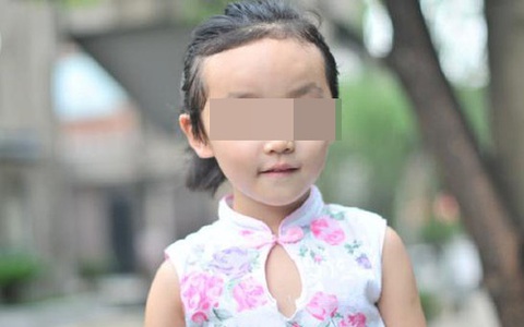 Bé gái học lớp 2 đã có kinh nguyệt, ngực phát triển "như người lớn": Tiết lộ 5 nguyên nhân gây dậy thì sớm cho trẻ mà bố mẹ chính là "thủ phạm"