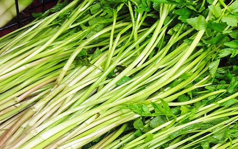 Đi chợ mua rau ăn Tết cần chú ý 5 loại rau dễ bị "tắm" đẫm hóa chất, người bán hàng tham lãi chắc chắn không bao giờ tiết lộ với bạn