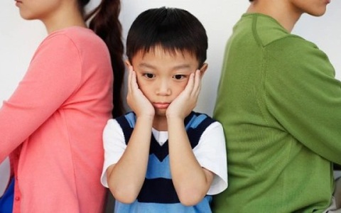 Đang dạy con thì chồng ''nhảy vào mồm'', mẹ trẻ tức tối trao quyền cho chồng trong 6 tháng, kết quả khiến ai nấy há hốc mồm