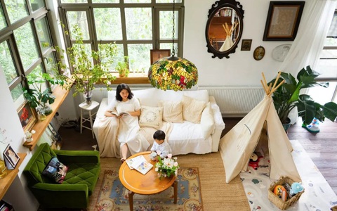 Đôi vợ chồng trẻ cải tạo ngôi nhà đổ nát rộng 185m² biến thành tổ ấm dịu dàng đầy nắng và cây xanh 