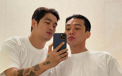 Sau nghi vấn đồng tính, "em trai Song Hye Kyo" Yoo Ah In công khai hình ảnh gây chú ý bên "tình tin đồn"