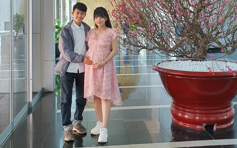 Đồng Văn Hùng của "Ẩm thực mẹ làm" nhận xét một câu về hoa đào liền bị dân tình phản ứng "nịnh ghê thật!"