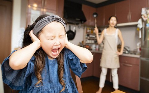 "Bộ sưu tập" câu nói cửa miệng của người lớn nhưng có thể khiến trẻ bị tổn thương