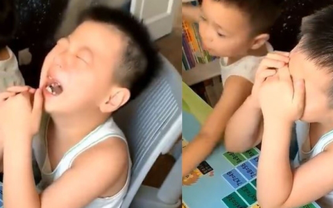 Cậu bé xung phong dạy em học Toán bỗng gào khóc nức nở sau 10 phút