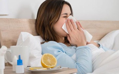Mẹ cảm cúm có cho con bú được không?