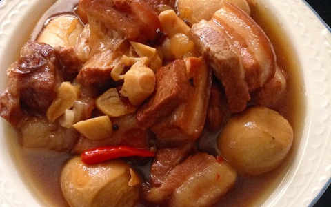 Ngoại tôi kho hột vịt