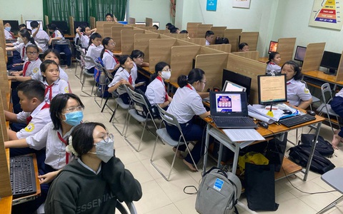 Máy tính ở trường chạy cà giật, học sinh làm sao học chương trình phổ thông mới?
