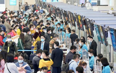Chưa có lịch nghỉ Tết, vé máy bay, tàu xe đã "nóng"