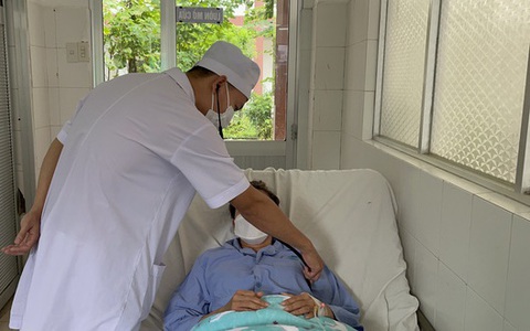 Can thiệp cầm máu cho bệnh nhân sốt xuất huyết biến chứng hiếm gặp