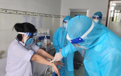 Vào thăm ca bệnh đậu mùa khỉ đầu tiên tại Việt Nam