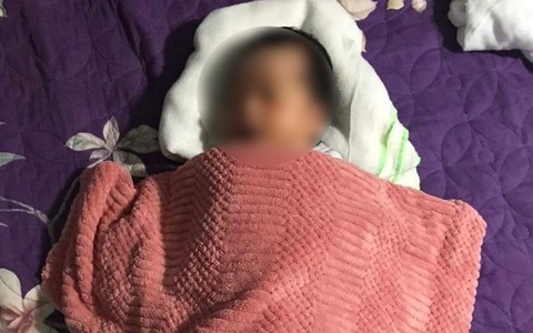 Bé gái 10 ngày tuổi bị bỏ rơi kèm lời nhắn "thương tâm" của người mẹ