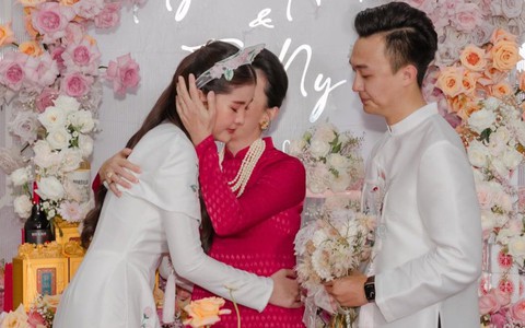 Lê Âu Ngân Anh bật mí lời dặn dò đặc biệt của mẹ ruột, tiết lộ tính cách ông xã