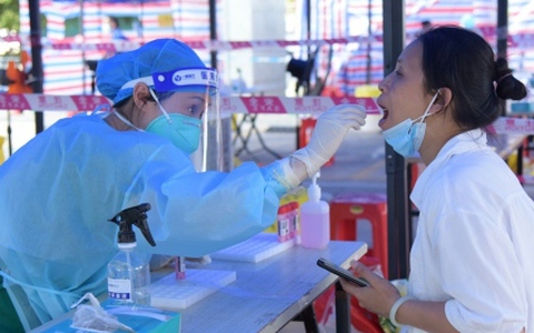 Ca Covid-19 ở Trung Quốc tăng không ngừng, Bắc Kinh hủy hầu hết các chuyến bay