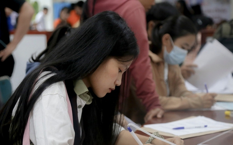 Hội đồng Anh, IDP hoãn kỳ thi IELTS tại Việt Nam: Học sinh, chuyên gia phản ứng ra sao?