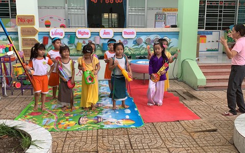 Chi thường xuyên cho giáo dục: Nhà trường 'giật gấu vá vai'
