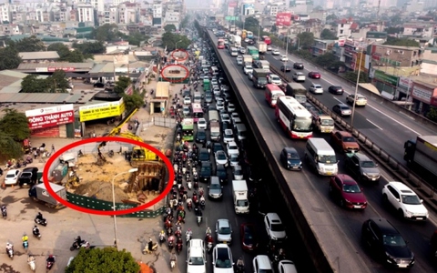 Sẽ thu hẹp hàng rào tôn khiến dân khốn khổ trên đường Nguyễn Xiển (Hà Nội)