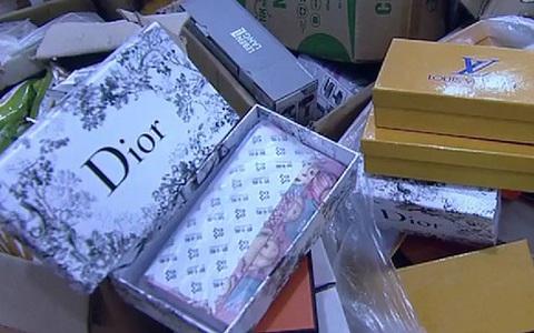 ''Ma trận'' hàng giả, hàng nhái Chanel, LV... bán mọi lúc, mọi nơi