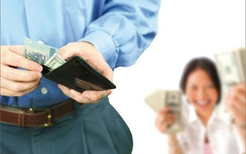 Kiểm soát tài sản của vợ hoặc chồng cũng là bạo lực gia đình