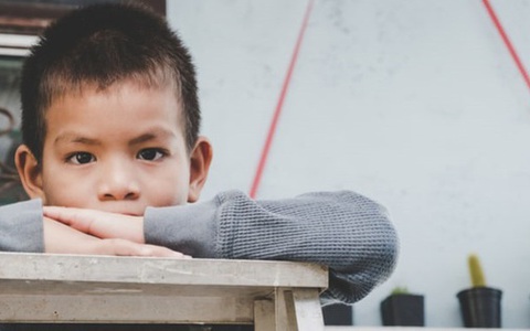Có nên cấm khi con 'nghiện' điện thoại di động?