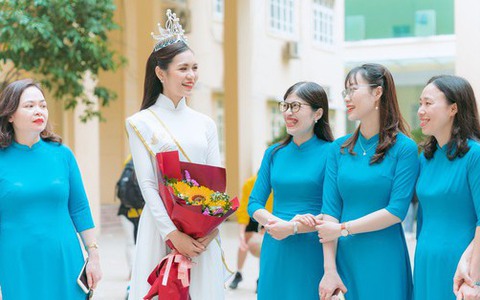 Tân Hoa hậu Du lịch Việt Nam 2022 về thăm trường nhân ngày Nhà giáo 20/11