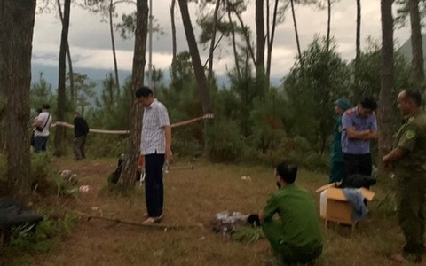 Bị tấn công, nữ giáo viên đánh chết người tình trên đồi thông