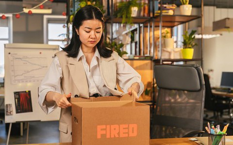 Giúp đồng nghiệp bị sa thải vượt qua cú sốc tinh thần