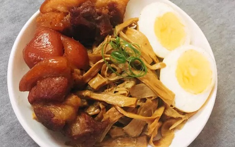 Nồi thịt kho măng khổng lồ