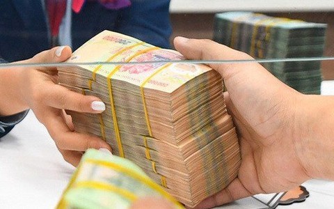 Loạt ngân hàng nâng lãi suất huy động 6 tháng lên vùng 9 - 10%/năm