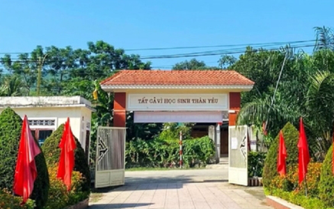 Phụ huynh vác dao xông vào trường học: Hiệu trưởng rút đơn tố cáo