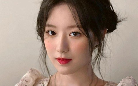 Nữ ca sĩ bị hỏi nhạy cảm trên truyền hình
