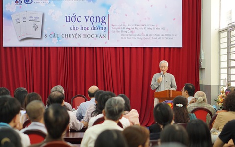 Giáo sư Huỳnh Như Phương: 'Dạy văn ở phổ thông chủ yếu là dạy người'