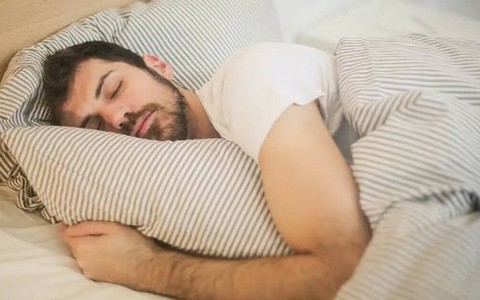 Uống trà chuối nguyên vỏ để đẩy lùi chứng bệnh mãn tính này