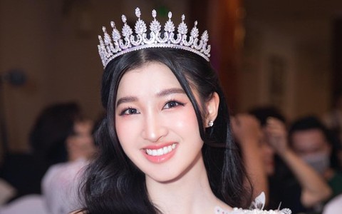 Vẻ đẹp tuổi 20 của Phương Nhi