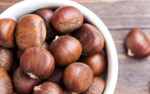 Hạt dẻ là món khoái khẩu mùa đông tuy nhiên ăn không đúng cách có thể gây độc cho cơ thể
