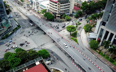 Từ hàng cây hoa sữa, nhìn lại những lần 'biến hình' của đường Nguyễn Chí Thanh - con đường từng đẹp nhất Việt Nam