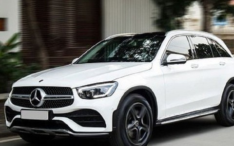Cặp vợ chồng lừa đảo tiền tỉ bằng xe hạng sang