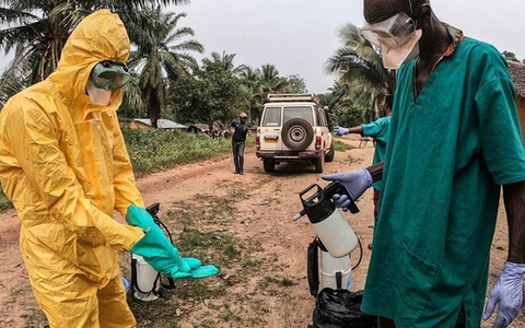 WHO thử nghiệm diện rộng vắc-xin đầu tiên chống lại virus gây tử vong 40-100%